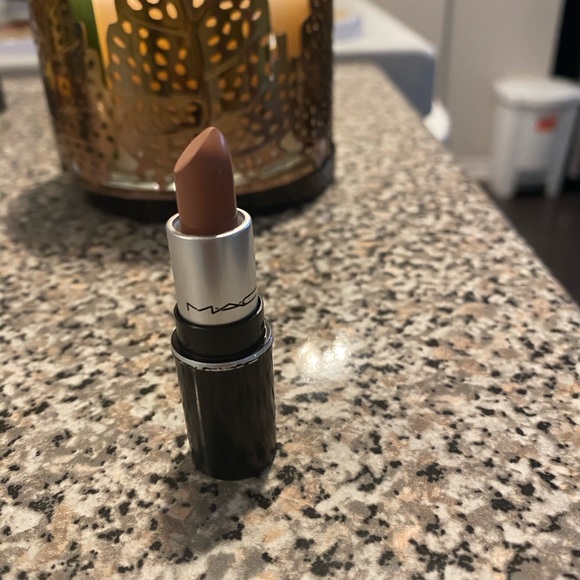 Makeup - Picture 3 of 6